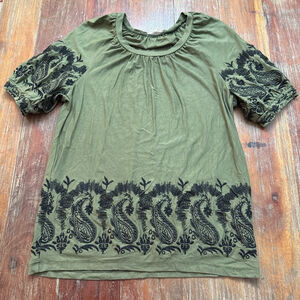 Cupio Green and Black Paisley Embroidered Tee Medium